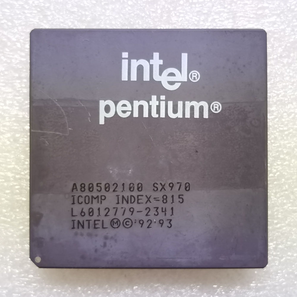 Intel Pentium A80502100 正面