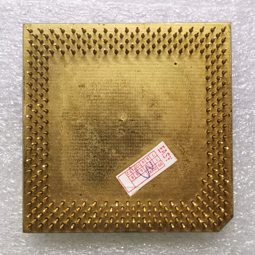 Intel Pentium MMX Tillamook-300M C100 反面