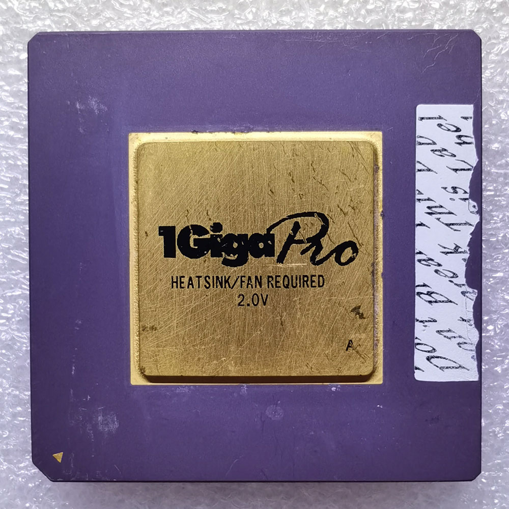 VIA C3 1Giga Pro (667MHz) 正面
